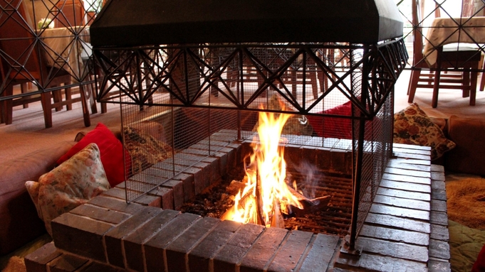 【冬季1泊2食付】好評の♪あったか鍋コースを暖炉のあるレストランで《五竜ゲレンデ無料送迎あり》